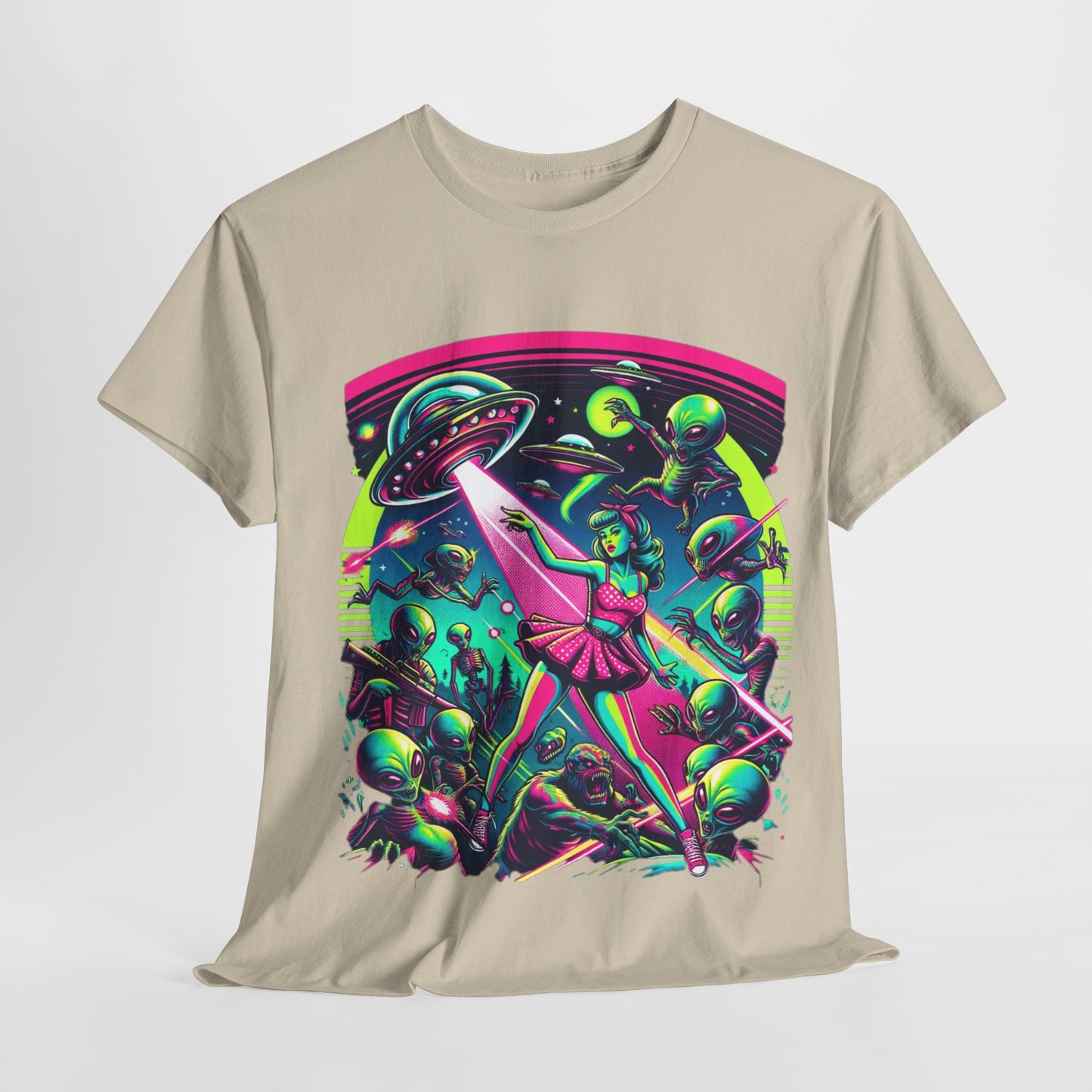 🚀👽 Limited Edition Alien Invasion Tee: Iconic Pin-Up Style Sci-Fi Fashion – Grab Yours & Stand Out!